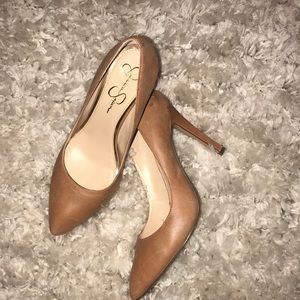 Jessica Simpson pumps